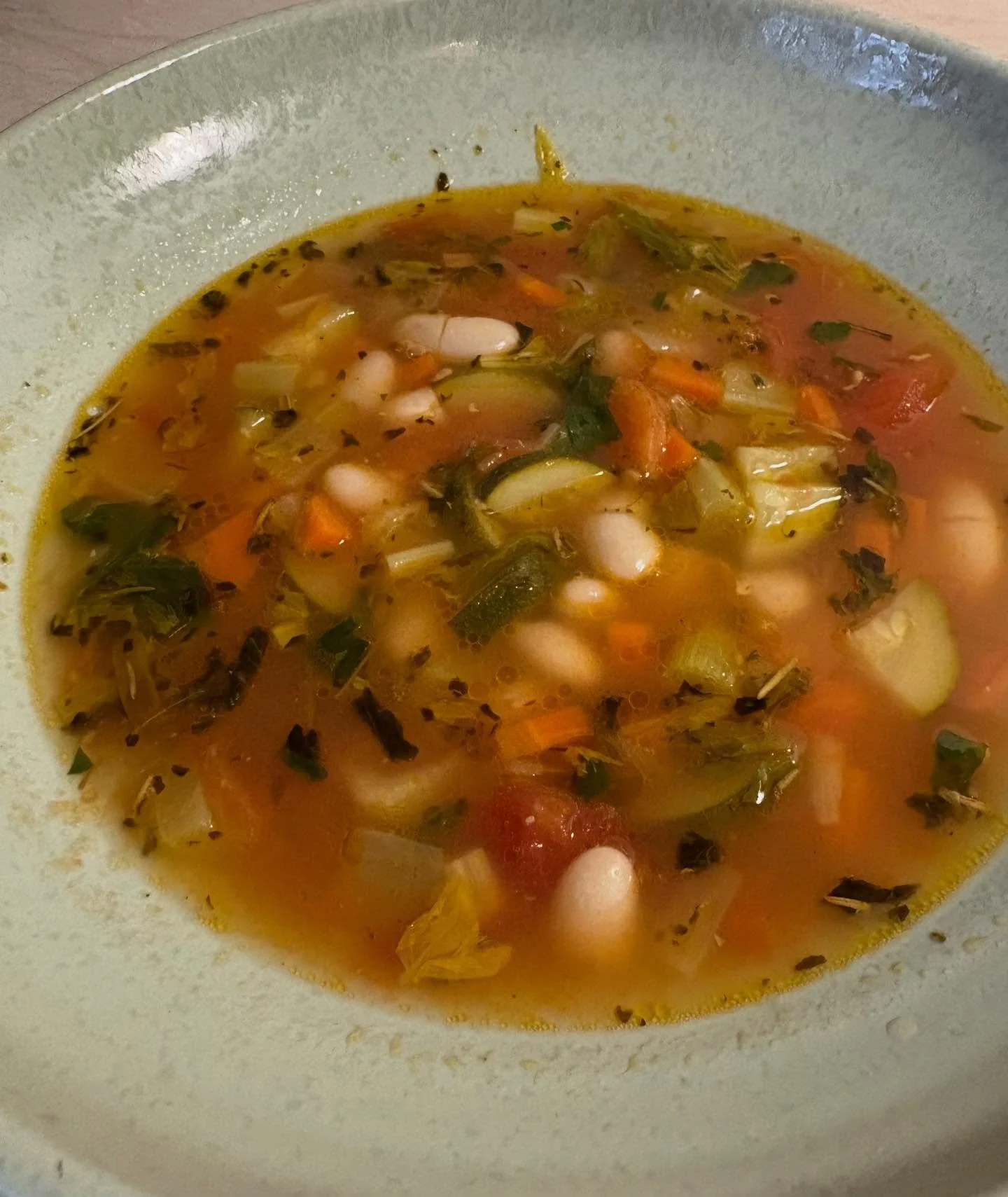 Wow! You have got to be a flexible yogi to live here in Ontario, Canada! Why you ask? March weather is a hodgepodge 😛 we were drinking smoothies on a couple of warm days this week, and here we are today back on the soup 😍
I soaked these beans we gr