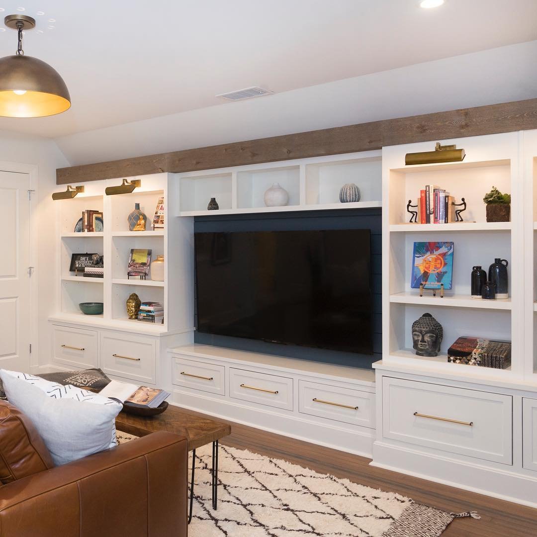 Custom Built-Ins for Oakwood Families: Maximizing Space in Classic Homes