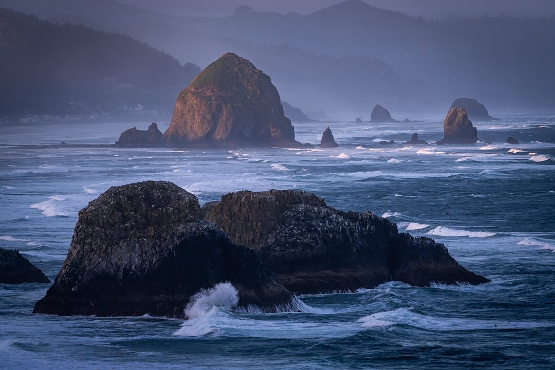 Layers of sea, rock, and light.
The mighty Pacific in its natural rhythm.
&mdash;&mdash;
#PNWMagic #OregonExplored #OceanVibes #ExploreToCreate