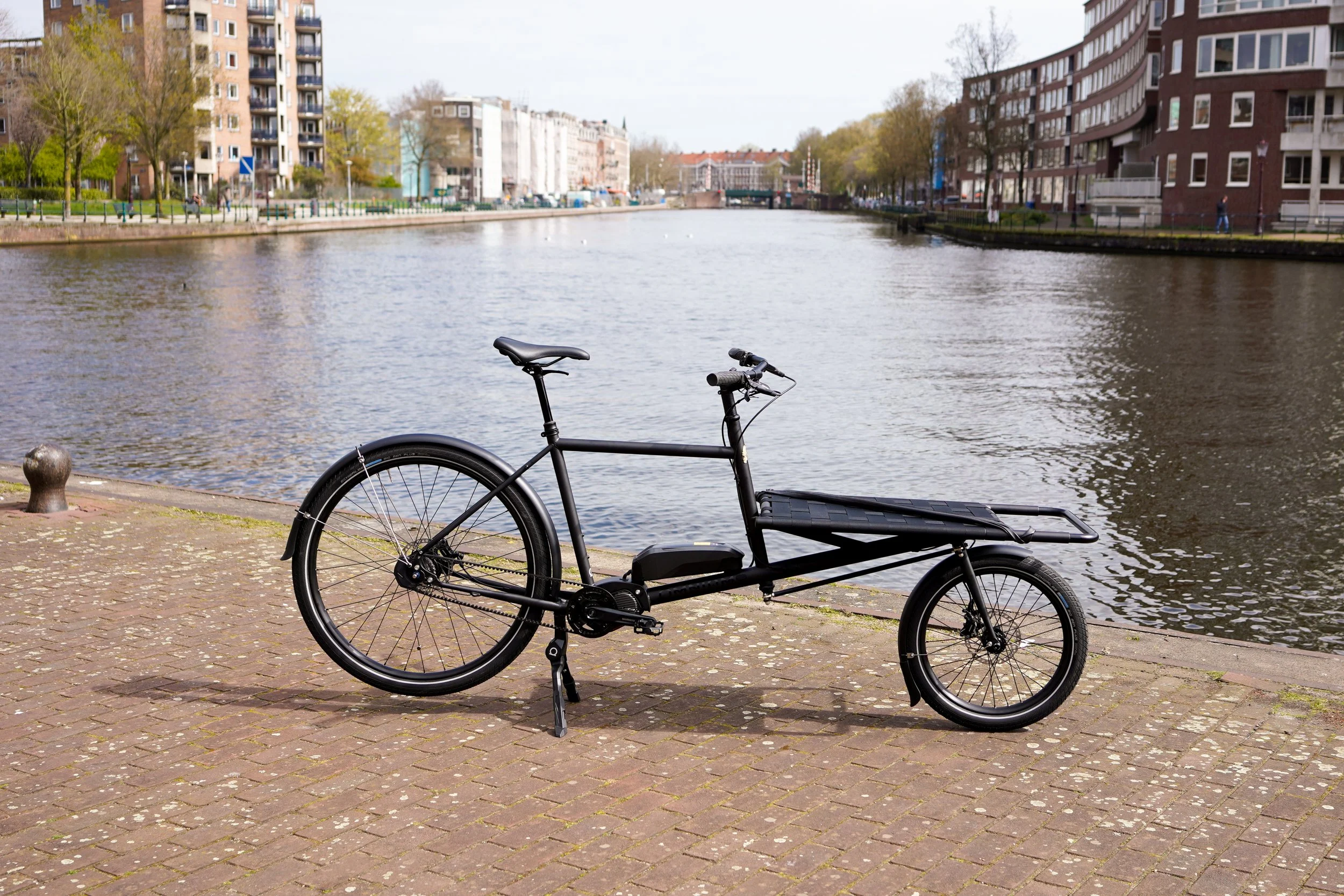 Anthony's Omnium e-Cargo in Pirate Black