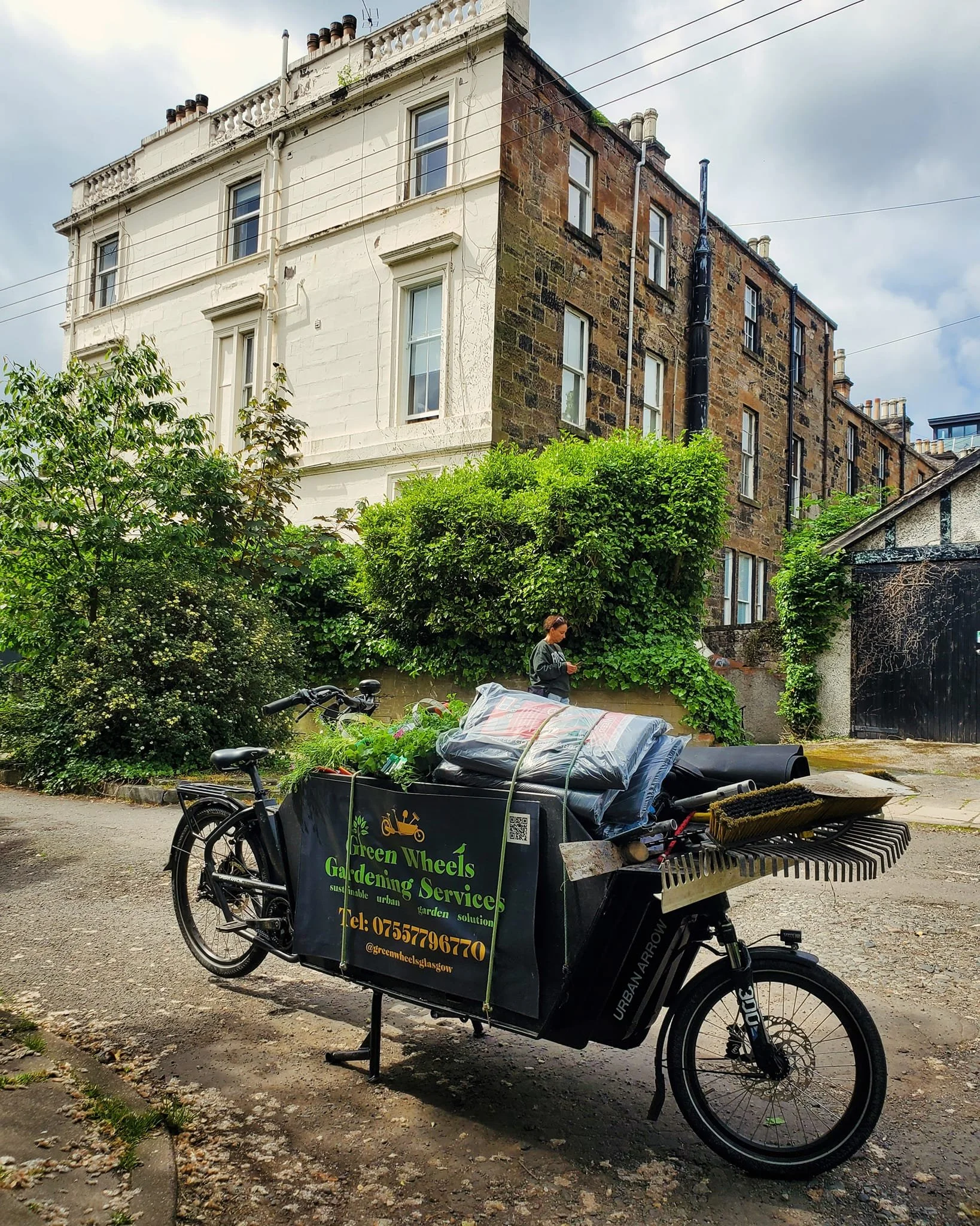 Local reliable gardener available in Glasgow G3 and surrounding areas. Garden maintenance in Glasgow West End G12