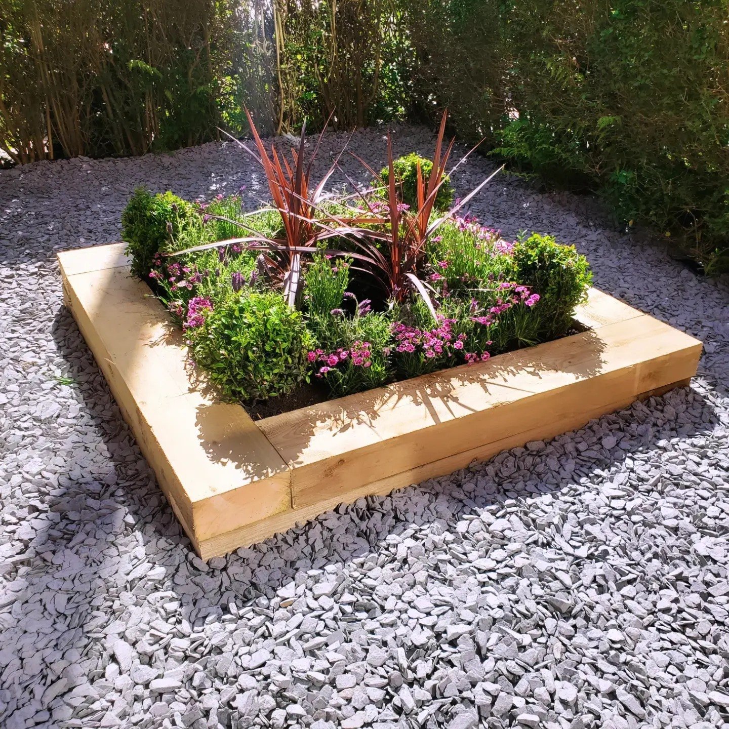 Local reliable gardener available in Glasgow G3 and surrounding areas. Garden maintenance in Glasgow West End G12