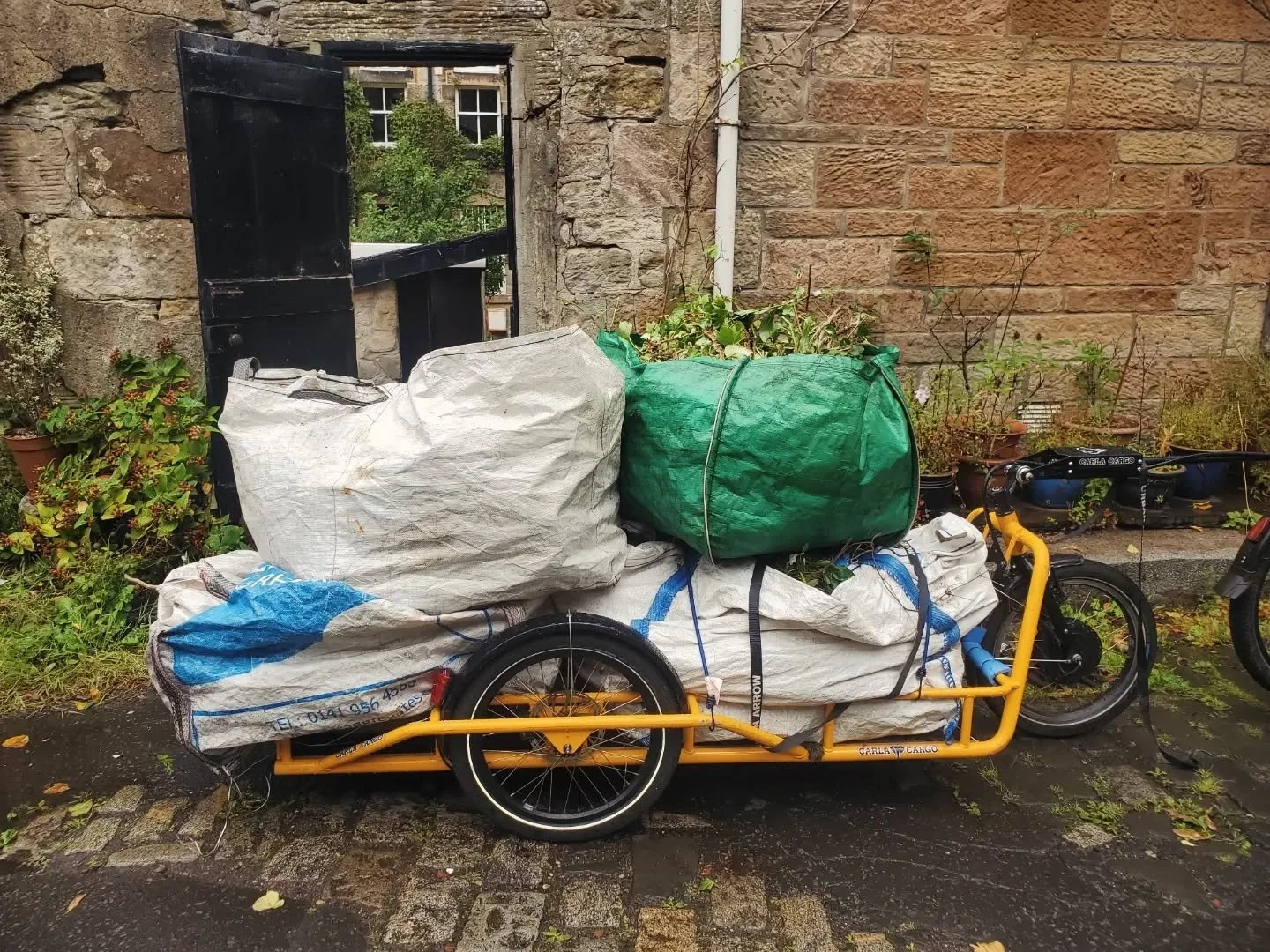 Local reliable gardener available in Glasgow G3 and surrounding areas. Garden maintenance in Glasgow West End G12