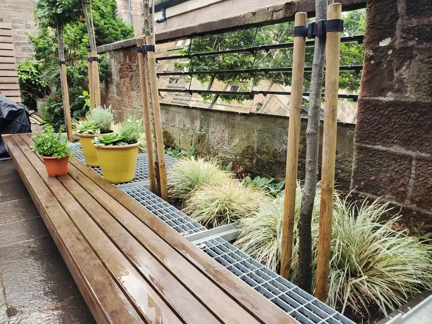 Local reliable gardener available in Glasgow G3 and surrounding areas. Garden maintenance in Glasgow West End G12