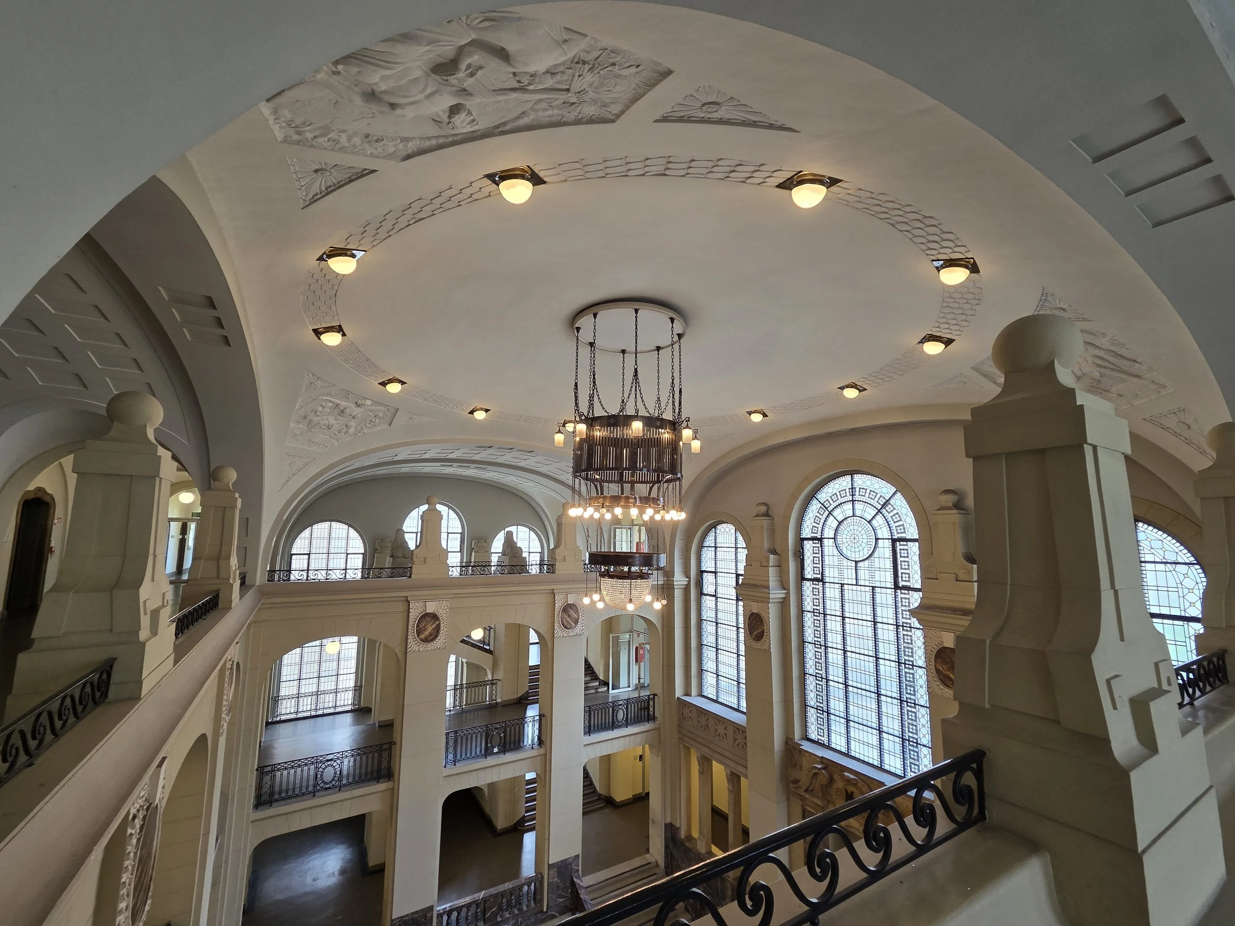 Foyer (3).jpg