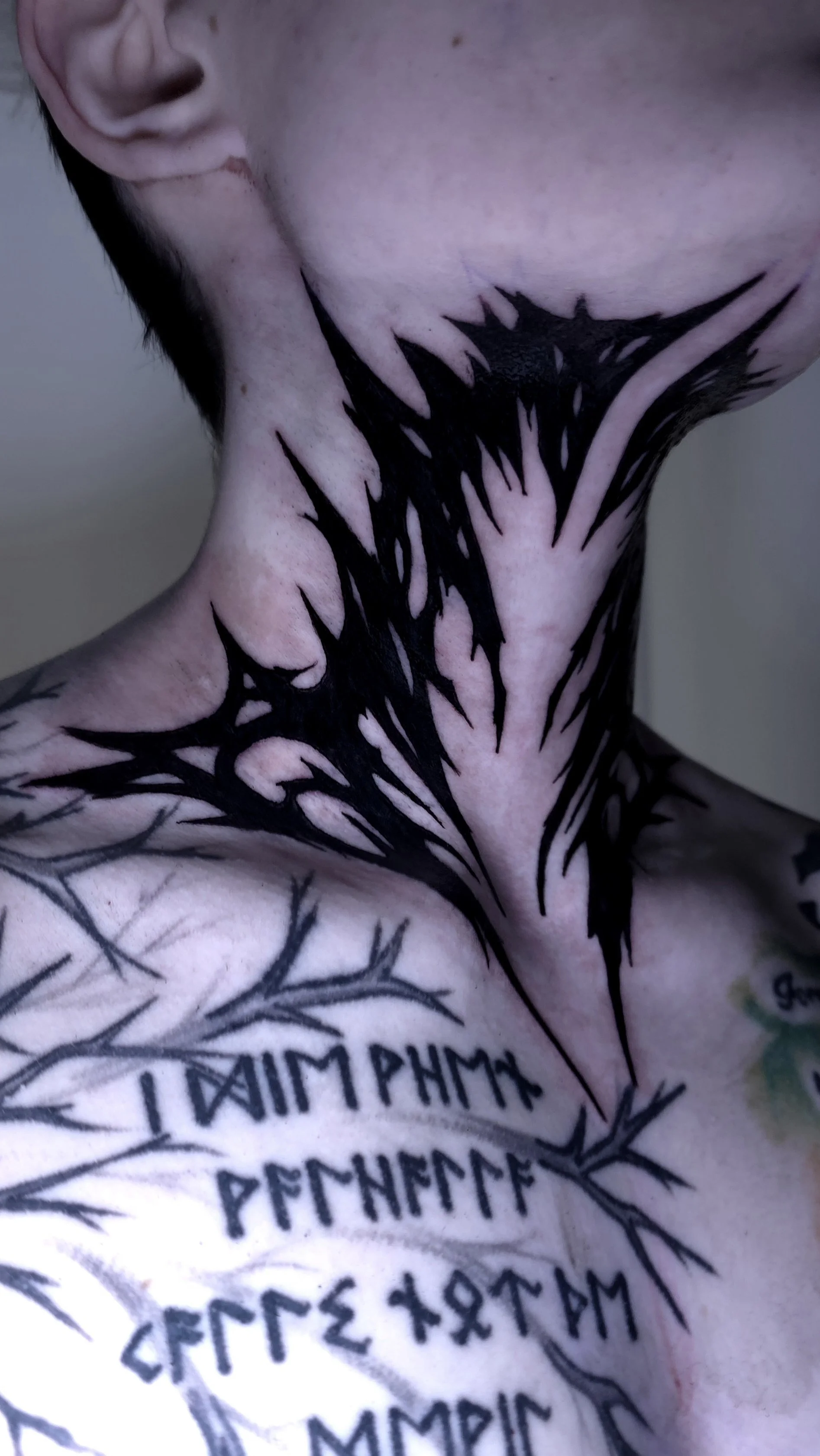 Blackwork-tattoo-on-a-neck