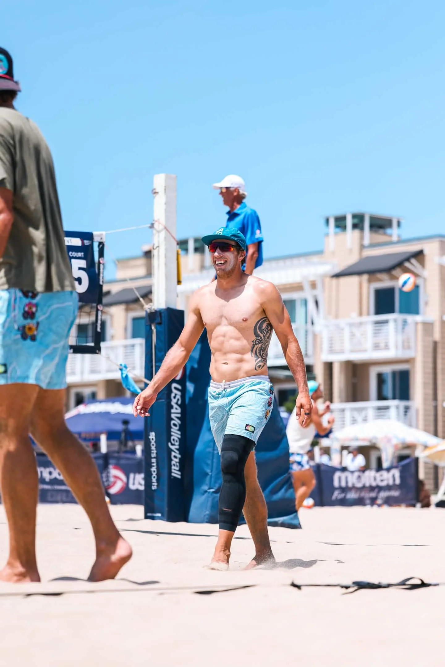Alex Ukkelberg competing on the beach volleyball court