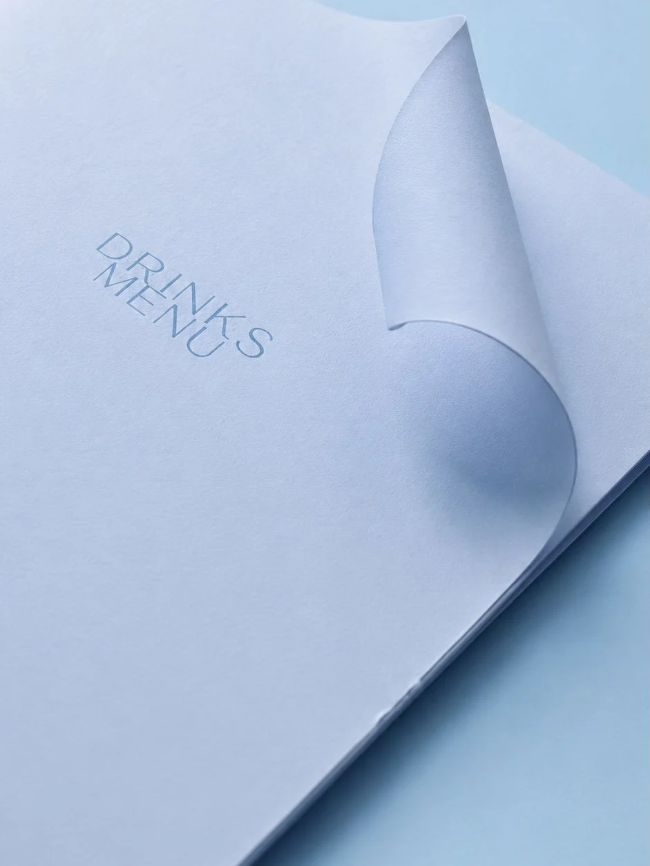 El sentimiento liberador de arrugar papel. De no hacer todo perfecto. De fluir. De hacerlo humanamente bello.

Papel: @gmundpaper 
#babyblue #blueandtangerine #tangarine #stationery #modernart