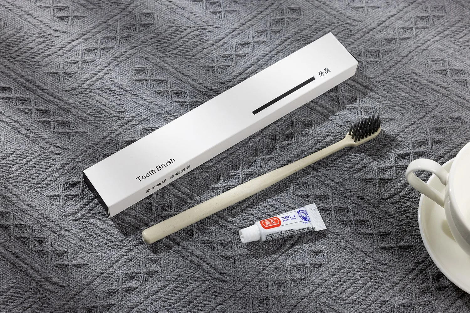 TB-009A｜柄：PP（ポリプロピレン）｜毛：ソフト・ナイロン先細テーパード 0.18mm｜全長17cm｜約8.9g/本｜アイボリー（柄）・ブラック（毛）｜名入れ印刷可（紙箱／OPP個包装／紙袋）