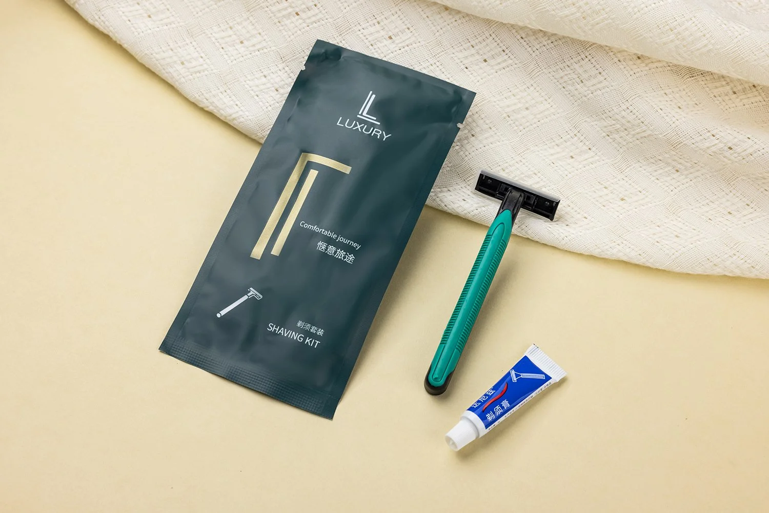RZ-009 シェービングキット（二枚刃使い捨て）／ホルダー：ABS／刃：ステンレス鋼／ミニシェービングジェル付き／グリーン×ブラック／個包装：マットアルミ袋（印刷対応可）