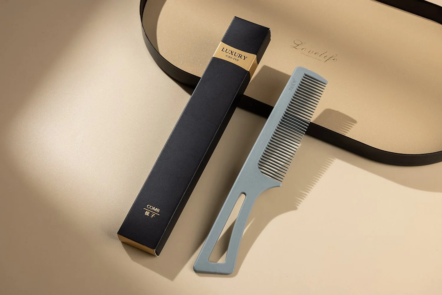 CM102｜ロングハンドルコーム（細目）｜カラー：ブルーグレー｜材質：PP（ポリプロピレン）｜全長18cm｜約12.8g/本｜紙箱入り