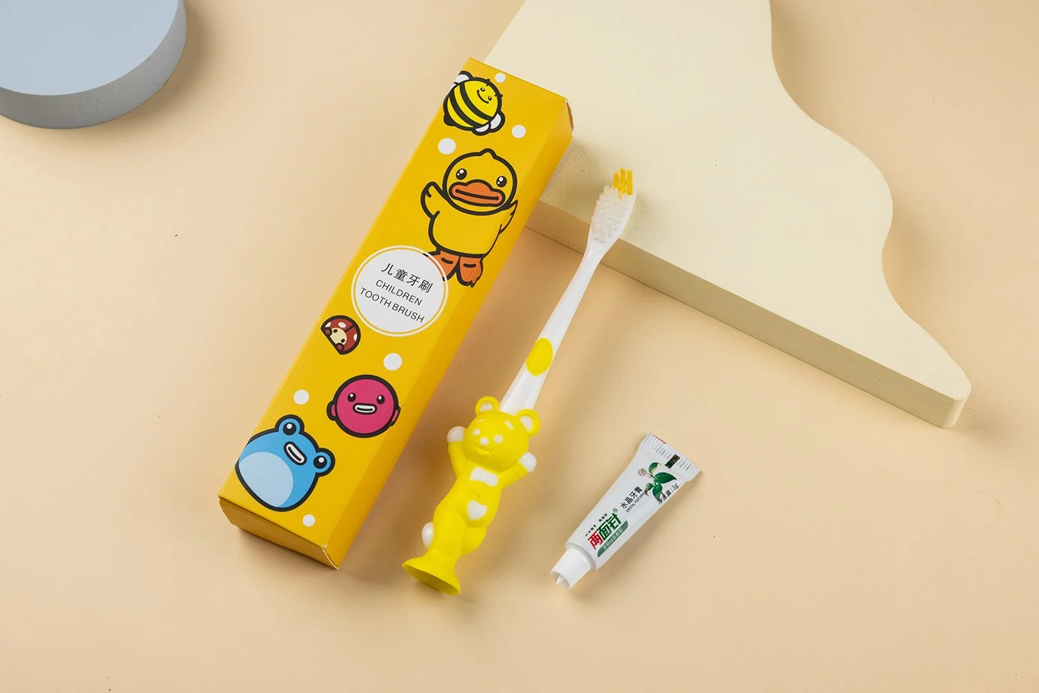 TB-K02｜柄：PP＋TPEソフトラバー（吸盤付）｜毛：ソフト・ナイロン2色 先細テーパード 0.18mm｜全長15cm｜約14.5g/本｜ホワイト（柄）・イエロー（ラバー）・イエロー／ホワイト（毛）｜名入れ印刷可（紙箱／OPP個包装／紙袋）