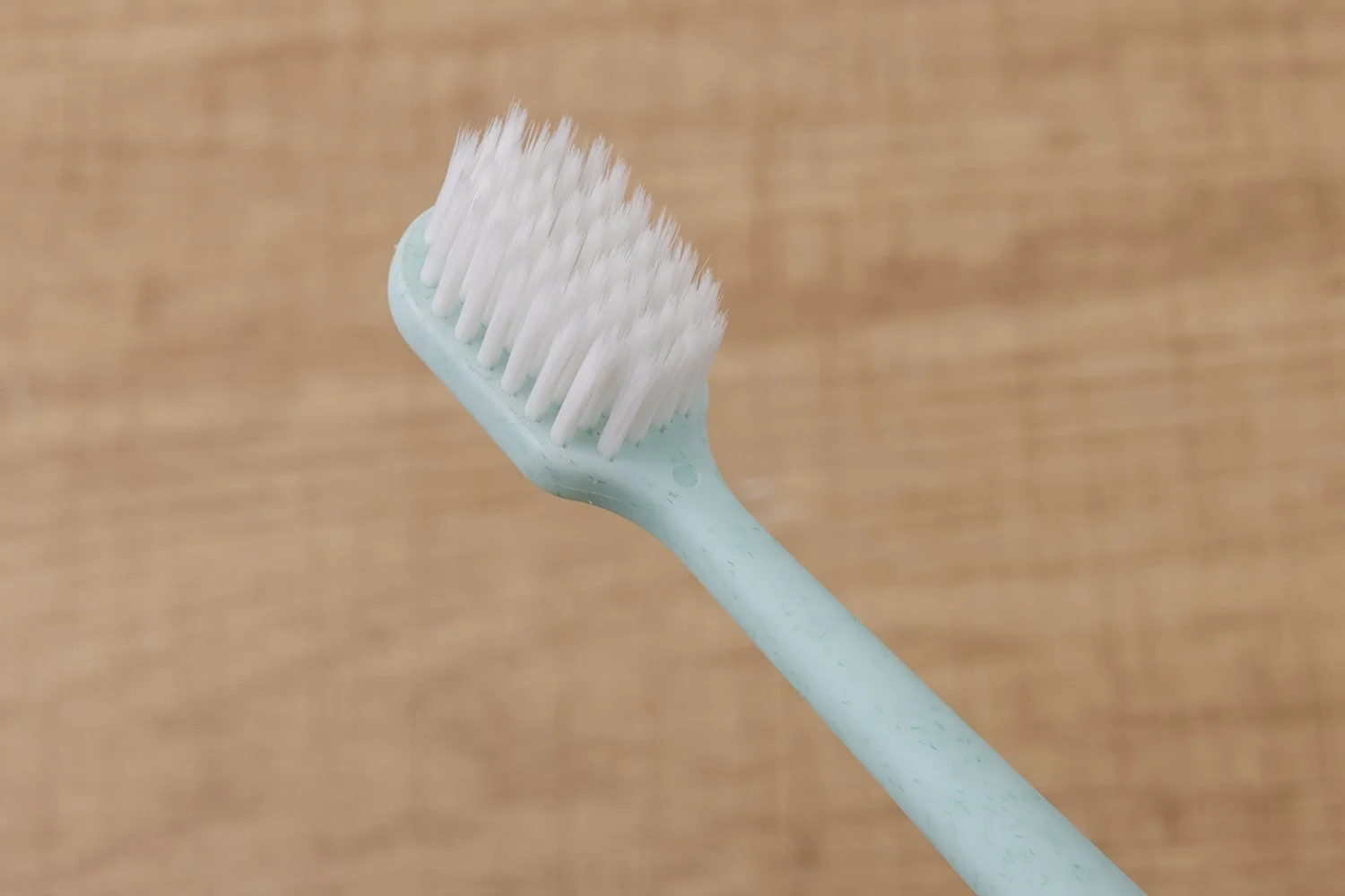 TB-015B｜柄：PP（ポリプロピレン）｜毛：ソフト・ナイロン先細テーパード 0.18mm｜全長18.8cm｜約13.5g/本｜ミントグリーン（柄）・ホワイト（毛）｜名入れ印刷可（紙箱／OPP個包装／紙袋）