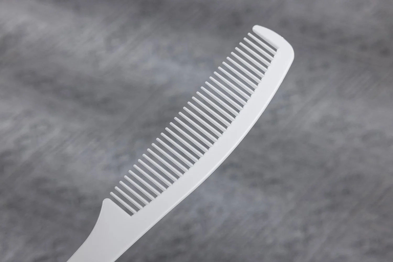 CM-105B　ロングハンドルコーム（細目）｜カラー：ホワイト｜材質：PP（ポリプロピレン）｜全長18cm｜約6.2g/本｜個包装OPP袋可