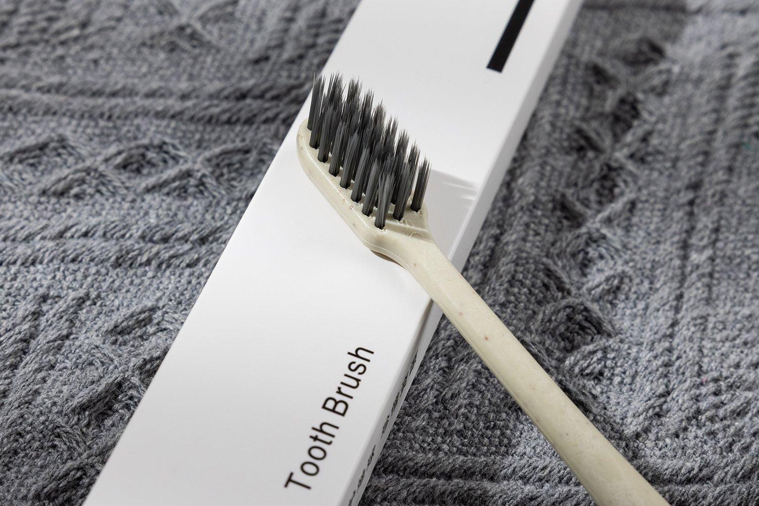 TB-009A｜柄：PP（ポリプロピレン）｜毛：ソフト・ナイロン先細テーパード 0.18mm｜全長17cm｜約8.9g/本｜アイボリー（柄）・ブラック（毛）｜名入れ印刷可（紙箱／OPP個包装／紙袋）