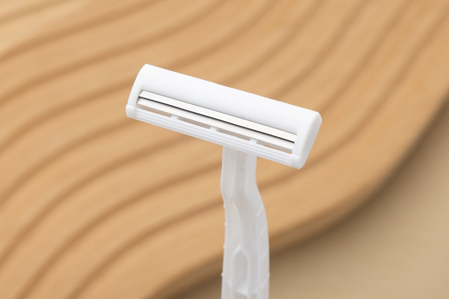 RZ-007 二枚刃使い捨て／ホルダー：ABS／刃：ステンレス鋼／ミニシェービングジェル付き／ホワイト／個包装OPP袋（印刷対応可）