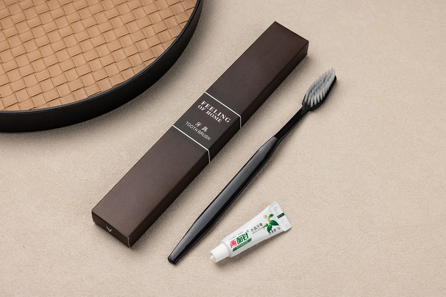 TB-012B｜柄：PP（ポリプロピレン）｜毛：ソフト・ナイロン先細テーパード 0.18mm｜全長18cm｜約6.4g/本｜ブラック（柄）・ホワイト（毛）｜名入れ印刷可（紙箱／OPP個包装／紙袋）