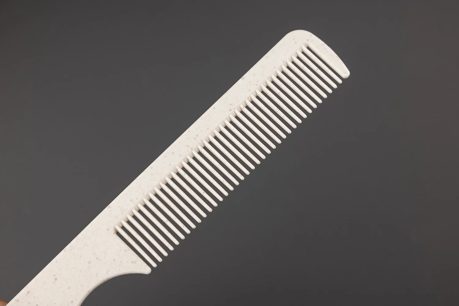 CM-003｜アイボリー（粒入り）｜環境配慮型：PP（ポリプロピレン）＋稲殻配合｜全長17.5cm｜約8.6g/本｜細目コーム｜紙スリーブ個包装（印刷対応可）