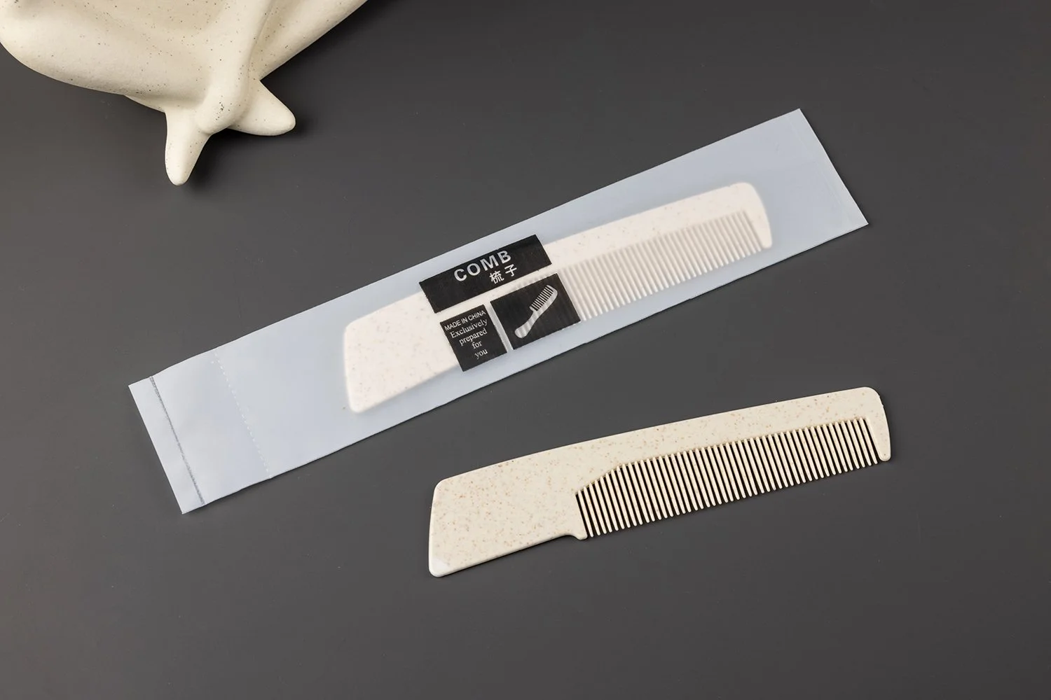 CM-002｜アイボリー（粒入り）｜環境配慮型：PP（ポリプロピレン）＋稲殻配合｜全長14cm｜約7.5g/本｜細目コーム｜紙スリーブ個包装（印刷対応可）