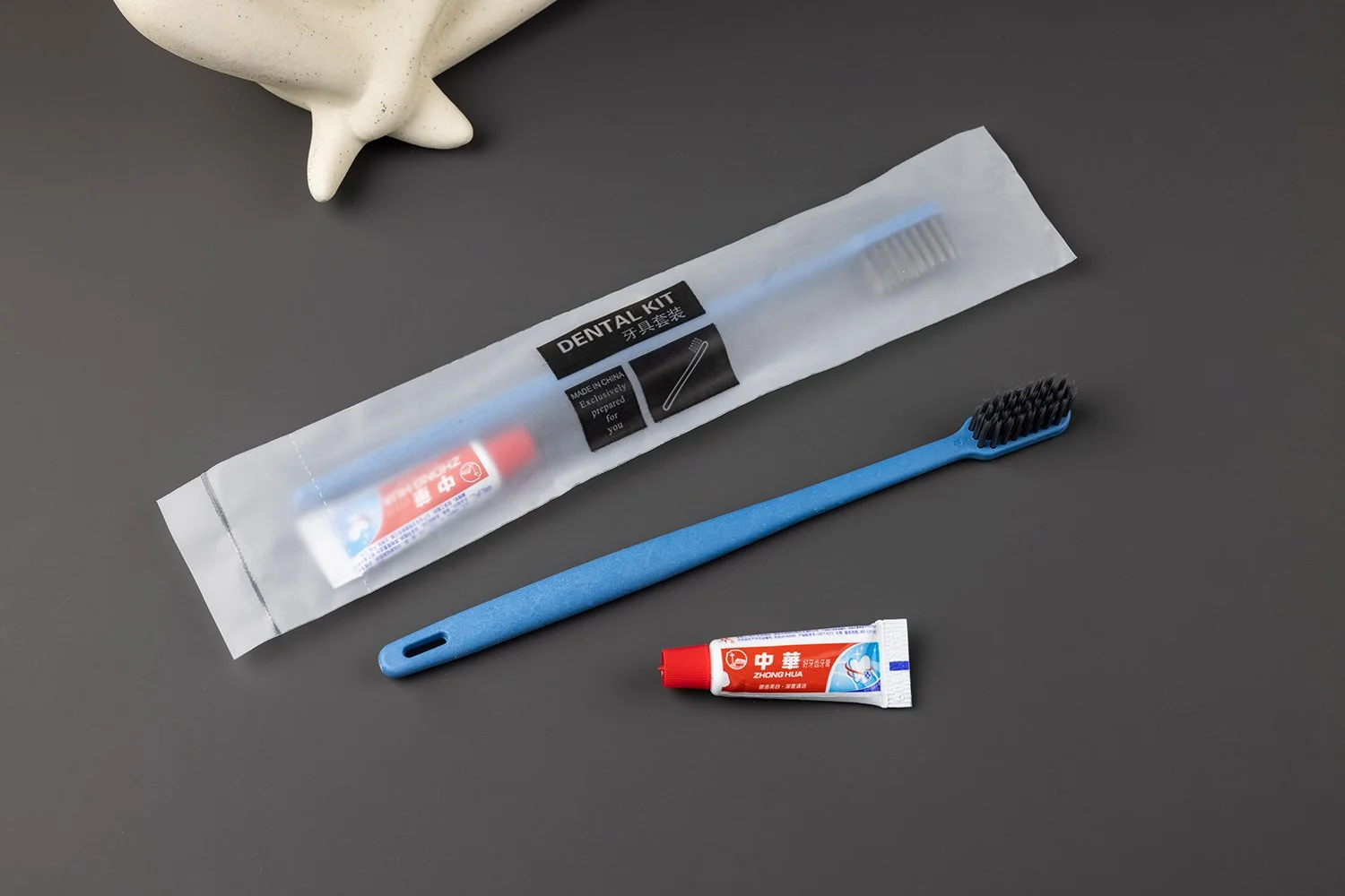 TB-007｜柄：PP＋秸秆（バイオマス）｜毛：ソフト・ナイロン先細テーパード 0.18mm｜全長17cm｜約7.8g/本｜ブルー（柄）・ブラック（毛）｜名入れ印刷可（紙箱／OPP個包装／紙袋）