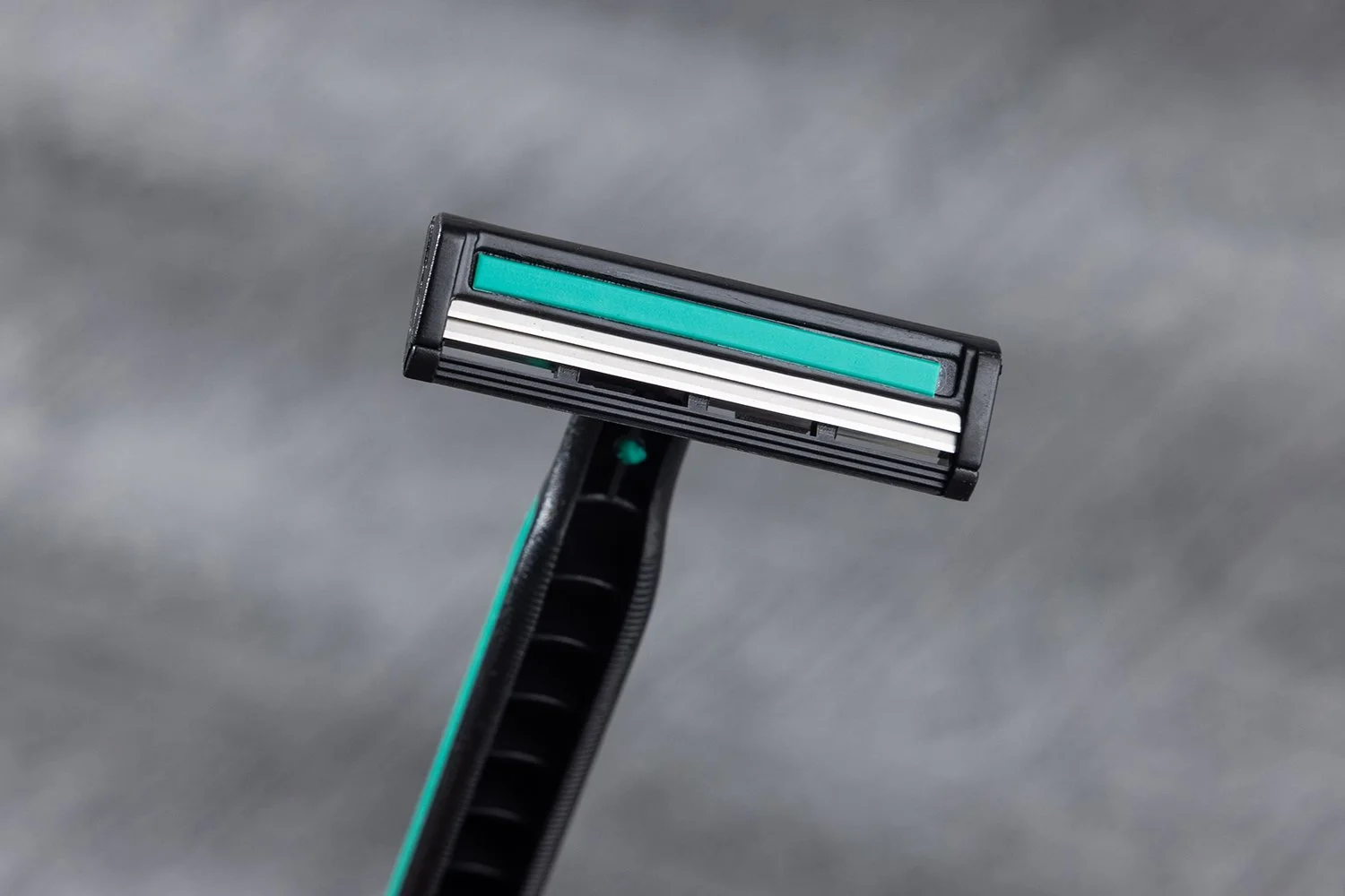 RZ-006 二枚刃使い捨て／ホルダー：ABS／刃：ステンレス鋼／ミニシェービングジェル付き／グリーン×ブラック／独立紙箱包装