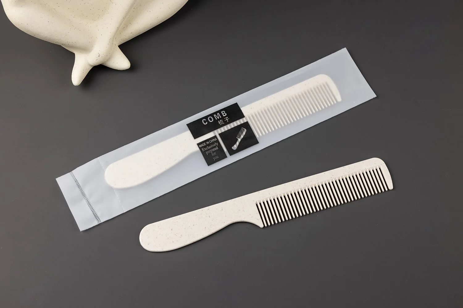 CM-003｜アイボリー（粒入り）｜環境配慮型：PP（ポリプロピレン）＋稲殻配合｜全長17.5cm｜約8.6g/本｜細目コーム｜紙スリーブ個包装（印刷対応可）