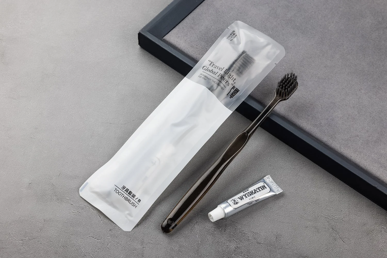 TB-008A｜柄：PP（ポリプロピレン）｜毛：ソフト・ナイロン先細テーパード 0.15mm｜全長18cm｜約12.4g/本｜スモークブラック（柄）・ブラック（毛）｜名入れ印刷可（紙箱／OPP個包装／紙袋）