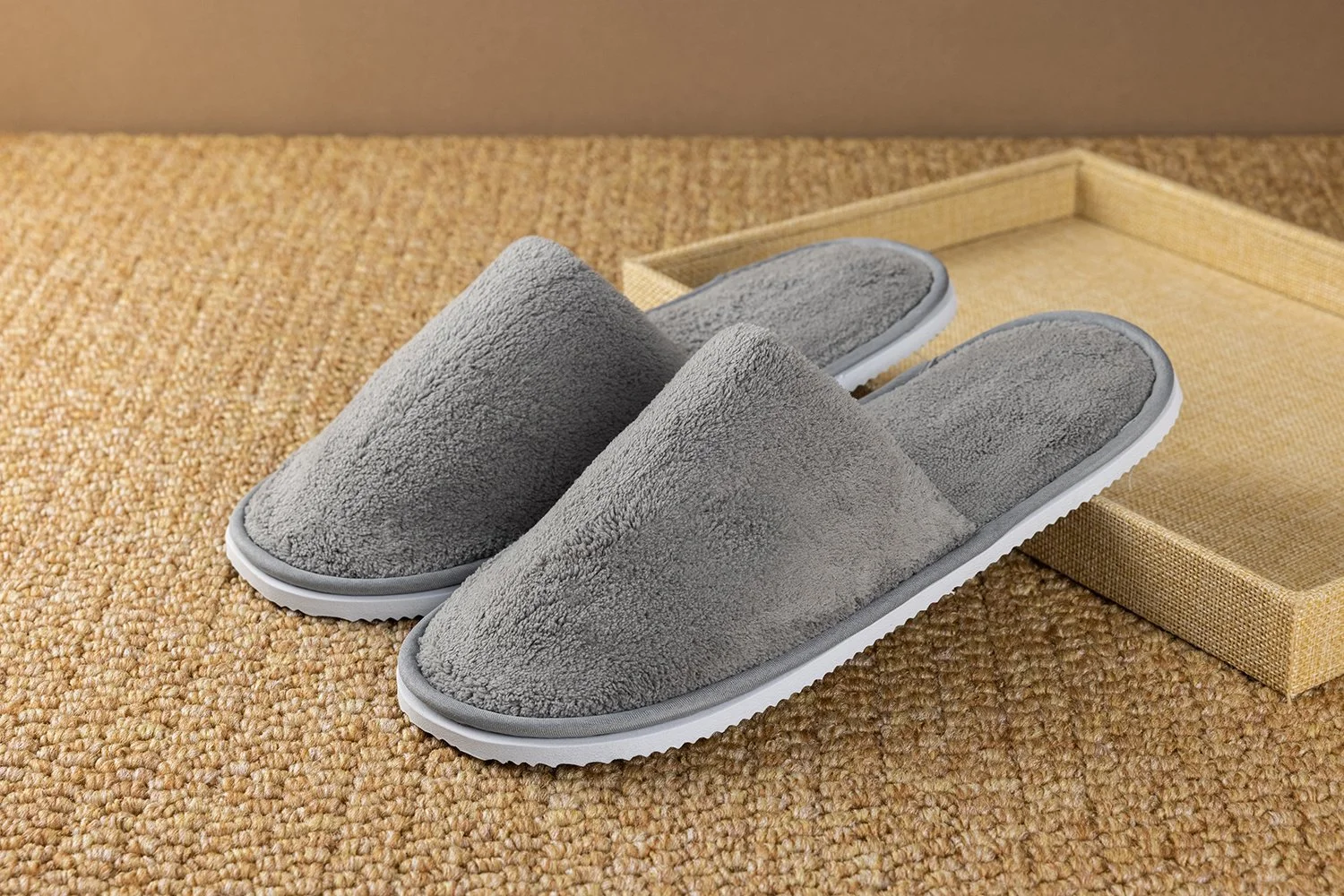 SL-005（グレー）｜コーラルフリース生地＋EVA底（凹凸柄）｜全長280mm｜フリーサイズ｜客室標準タイプ