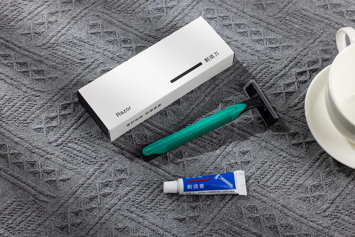RZ-006 二枚刃使い捨て／ホルダー：ABS／刃：ステンレス鋼／ミニシェービングジェル付き／グリーン×ブラック／独立紙箱包装