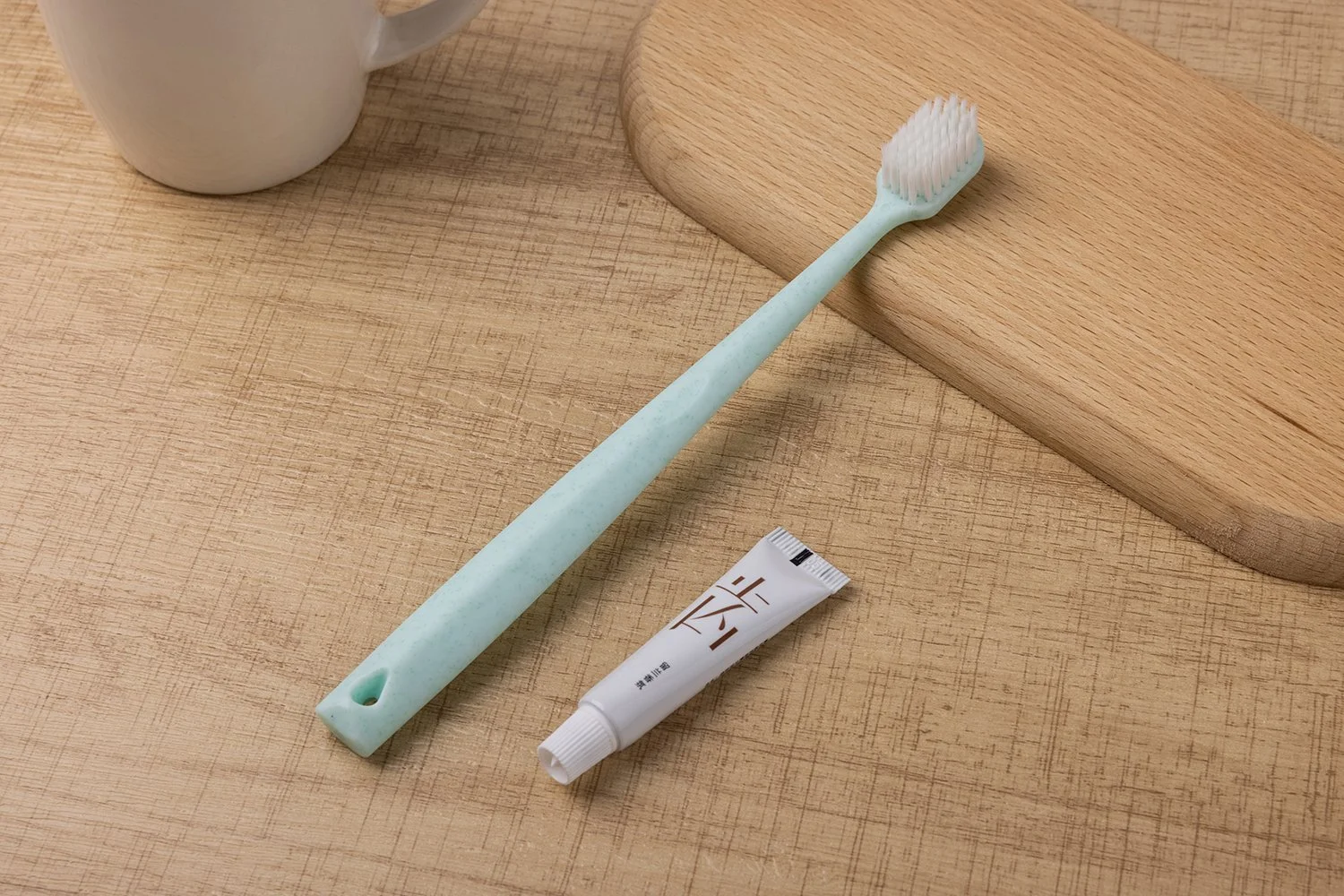 TB-015B｜柄：PP（ポリプロピレン）｜毛：ソフト・ナイロン先細テーパード 0.18mm｜全長18.8cm｜約13.5g/本｜ミントグリーン（柄）・ホワイト（毛）｜名入れ印刷可（紙箱／OPP個包装／紙袋）