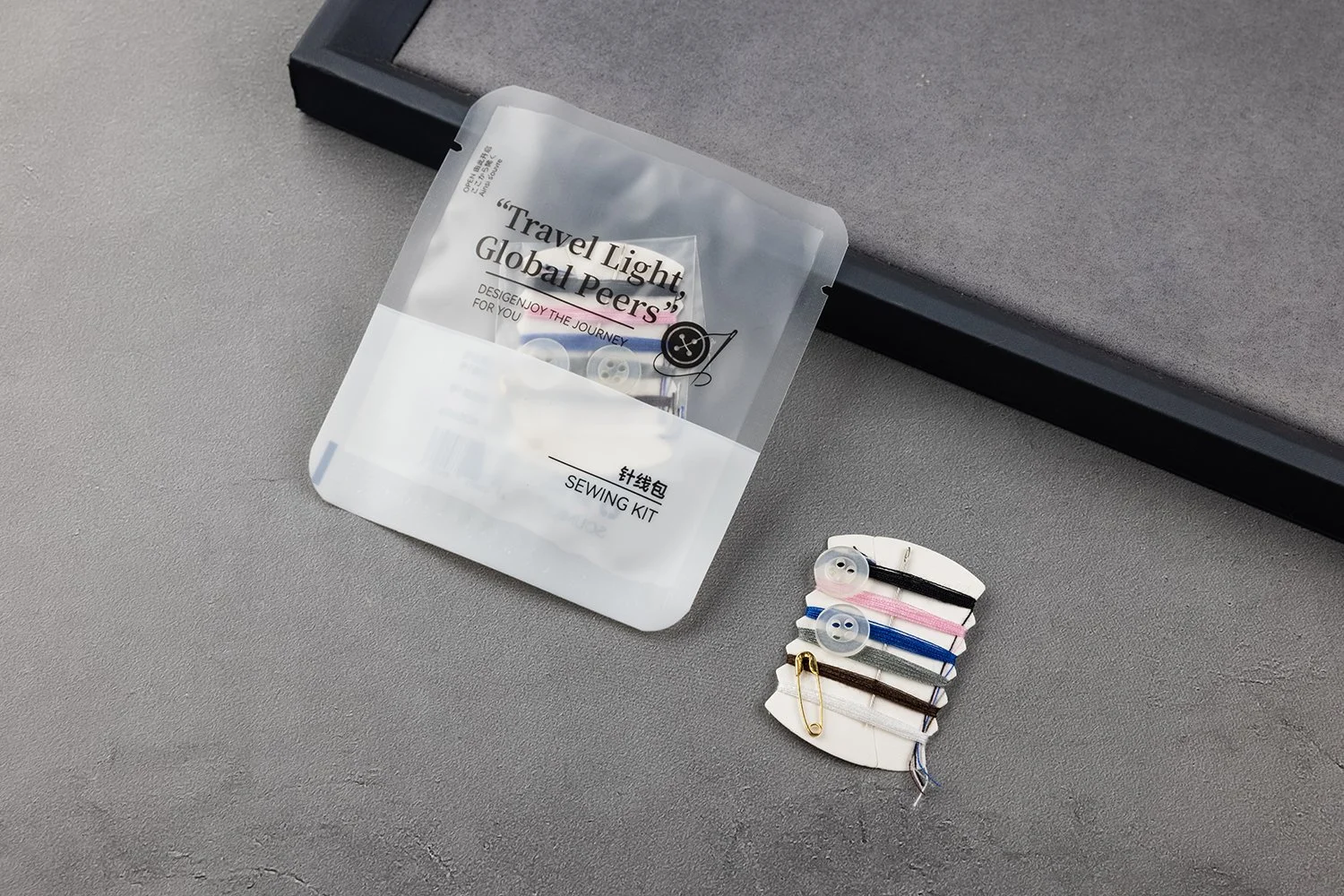 SW-001　ソーイングキット
内容：糸4色・ボタン・安全ピン・針など／個包装：紙箱またはOPP袋／客室標準アメニティ