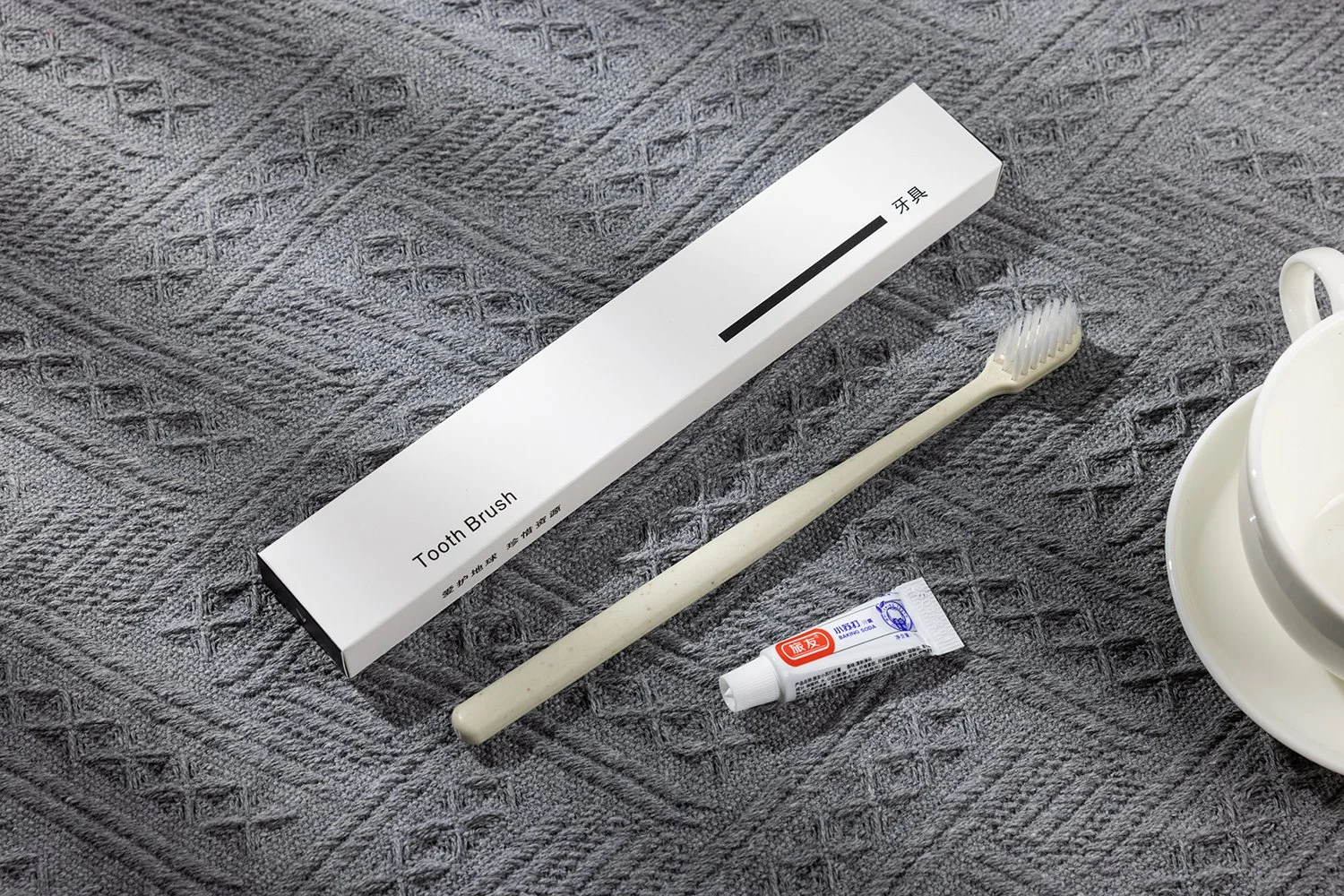 TB-009B｜柄：PP（ポリプロピレン）｜毛：ソフト・ナイロン先細テーパード 0.18mm｜全長17cm｜約8.9g/本｜アイボリー（柄）・ホワイト（毛）｜名入れ印刷可（紙箱／OPP個包装／紙袋）