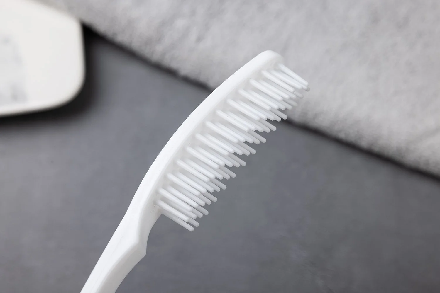 材質：PP（ポリプロピレン）／色：ホワイト／ヘアコーム（スタンダード）／全長：16cm