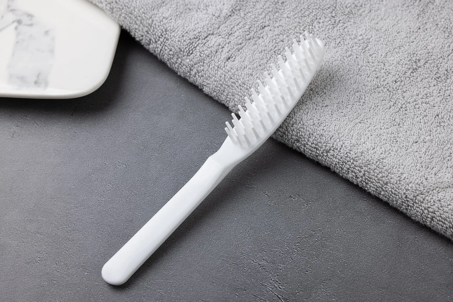 材質：PP（ポリプロピレン）／色：ホワイト／ヘアコーム（スタンダード）／全長：16cm