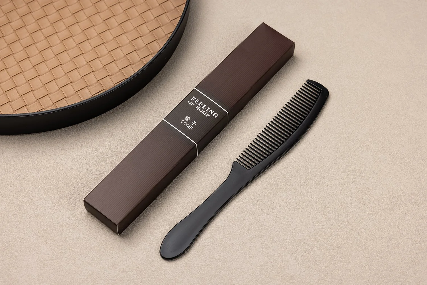 CM-105　ロングハンドルコーム（細目）｜カラー：ブラック｜材質：PP（ポリプロピレン）｜全長18cm｜約6.4g/本｜紙箱入り