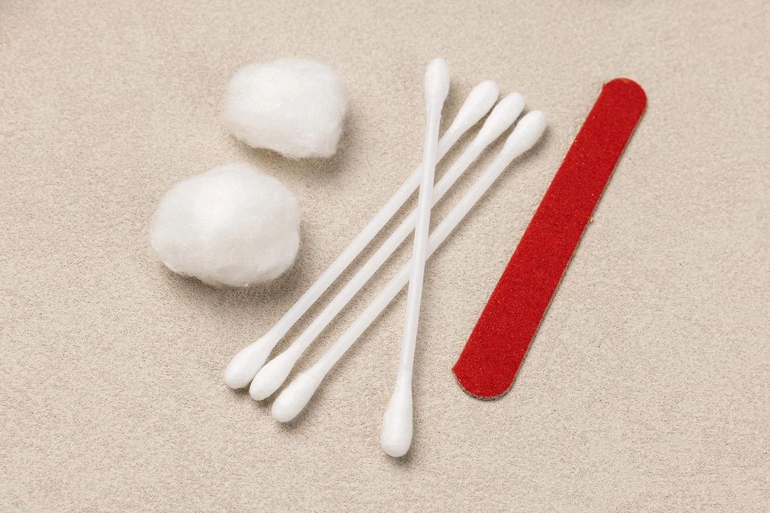 VT-001　バニティセット
内容：綿棒×４・コットンパフ×2・ネイルファイル×1／個包装：紙箱またはOPP袋