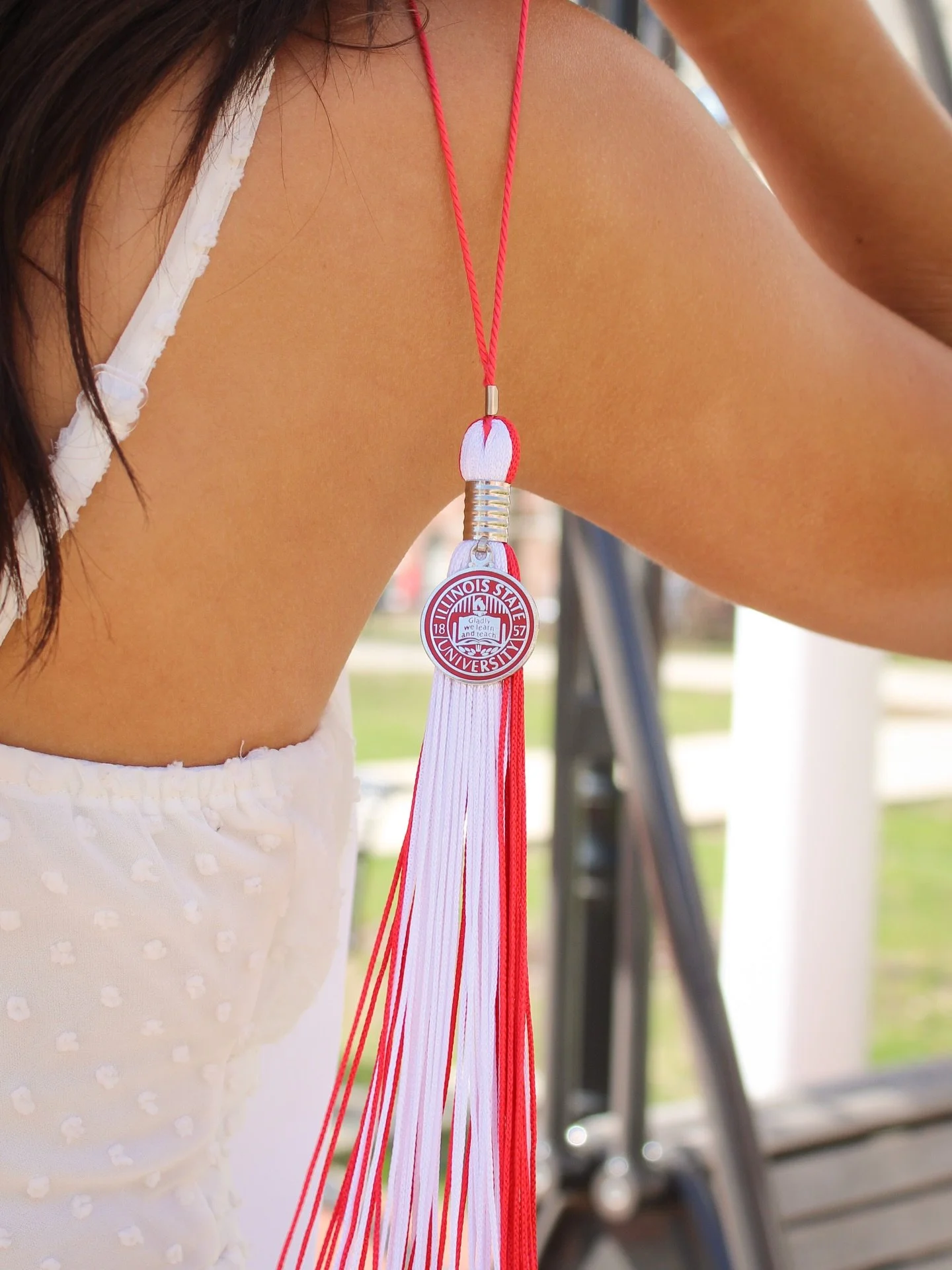 I am taking bookings for the class of 2026! College &amp; high school grads, you can message me through my website or shoot me a dm ✨

I had so much fun with these sessions last year and can&rsquo;t wait to do it again :)