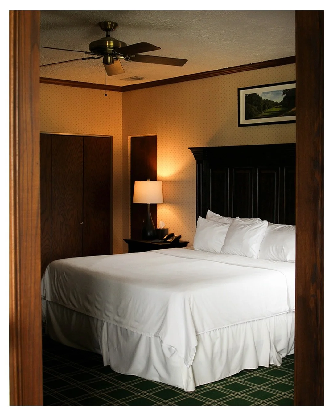 A perfect balance between the new and the timeless🛏️
-
-
-
-
-
#hospitalityphotography #hotelphotography #chicagophotographer