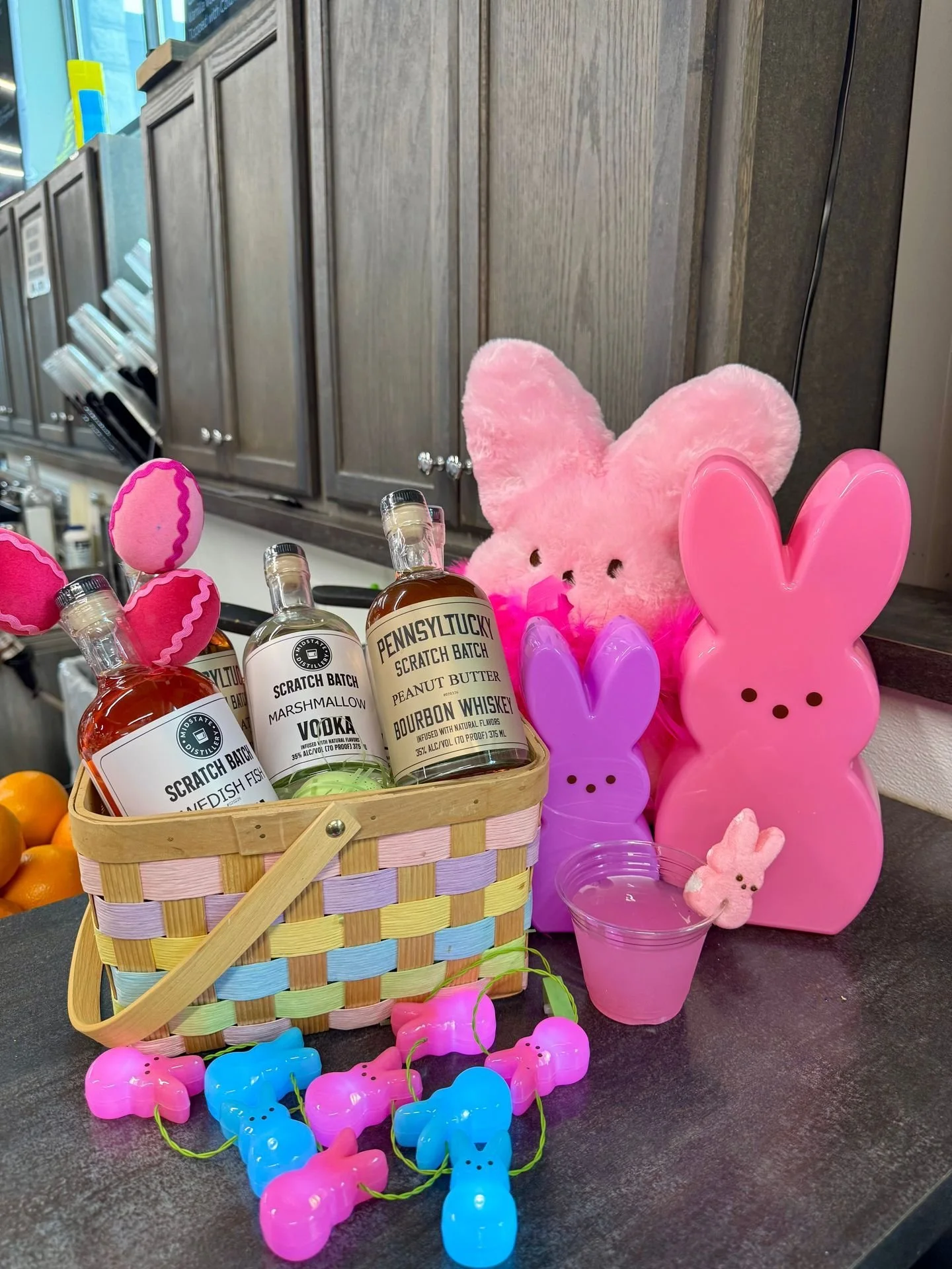 This week&rsquo;s featured sip from Midstate Distillery!

The Peep Show: Vodka, Peep syrup, lemon juice, triple sec&hellip;shaken up and served with glitter + a Peep on top. Because why not go all in on Easter energy?

Plus, our Easter basket is stac