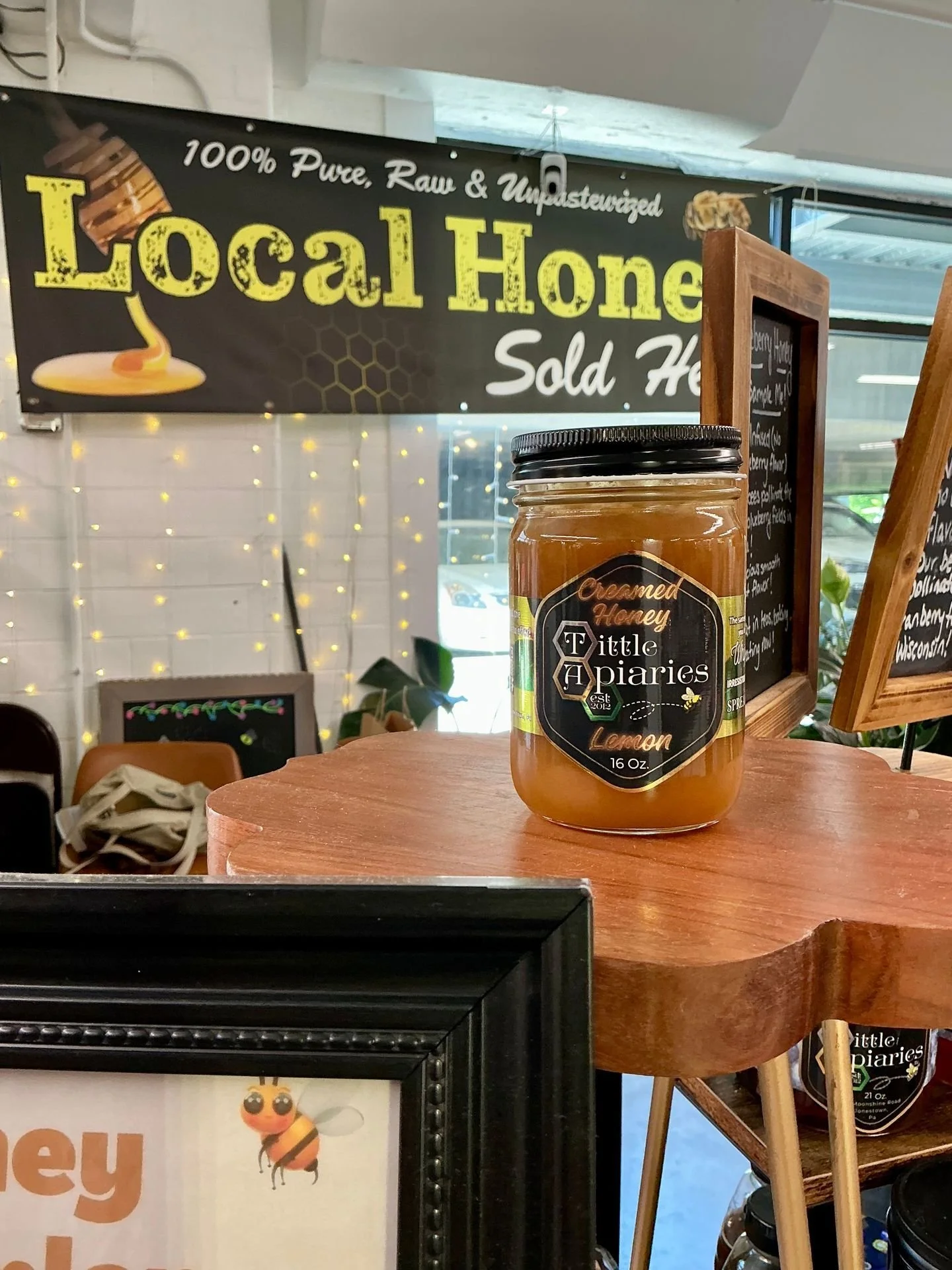 Sweet with a little citrus sunshine 🍋🍯

Tittle Apiaries just introduced their new Lemon Creamed Honey &mdash; a smooth, creamy blend with the perfect bright lemon flavor. Delicious in tea, on toast, over biscuits, or straight from the spoon 😉

Sto