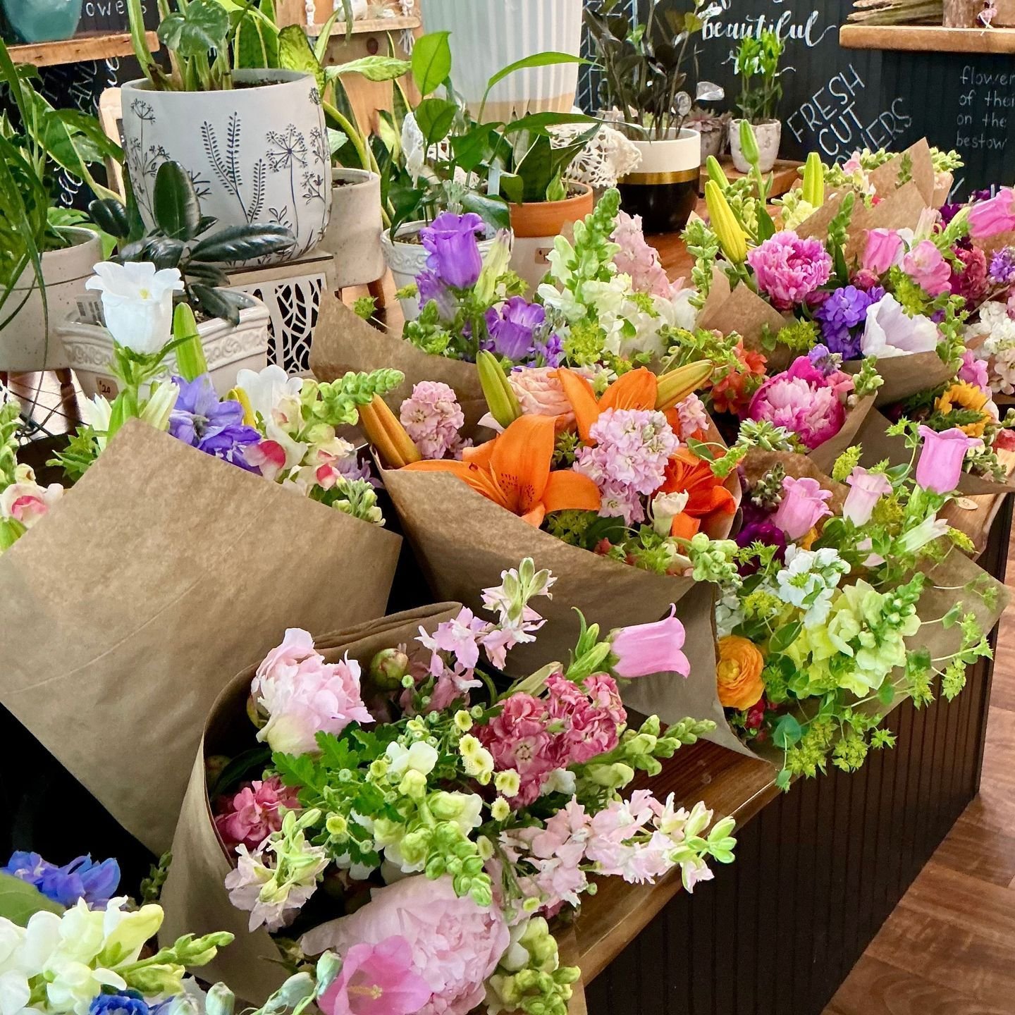 Walking into Annie&rsquo;s Garden feels like stepping into summer 🌸✨

From the vibrant blooms to the sweet floral scents filling the space, every bouquet is bursting with color, freshness, and beauty. The perfect stop to brighten your home, surprise