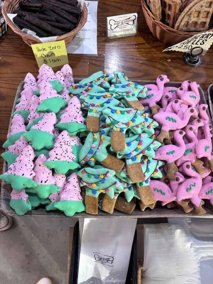 🎄☀️ Christmas in July is here at Doggie Delights! 🐾

Treat your pup to something festive this week with handcrafted Christmas in July cookies! From tropical palm trees and flamingos to beach Santas and snowmen, these adorable treats bring all the h