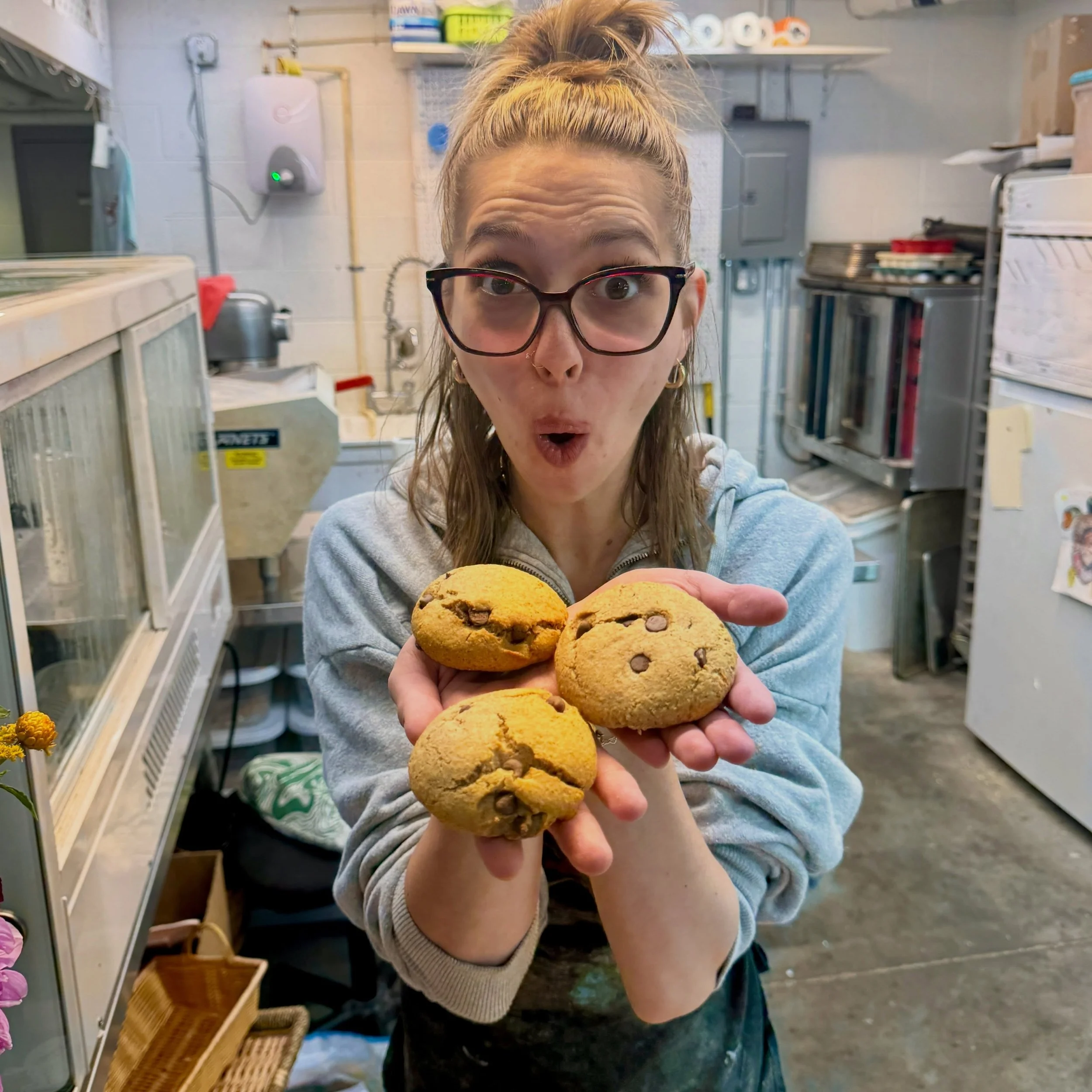 Your dog has been very good this week. Make sure you reward them accordingly🐾🍪
Homemade treats made just for pups with real ingredients, made with love, baked fresh by your favorite local dog bakery @doggiedelightsbakerypa Because &ldquo;good boy&r