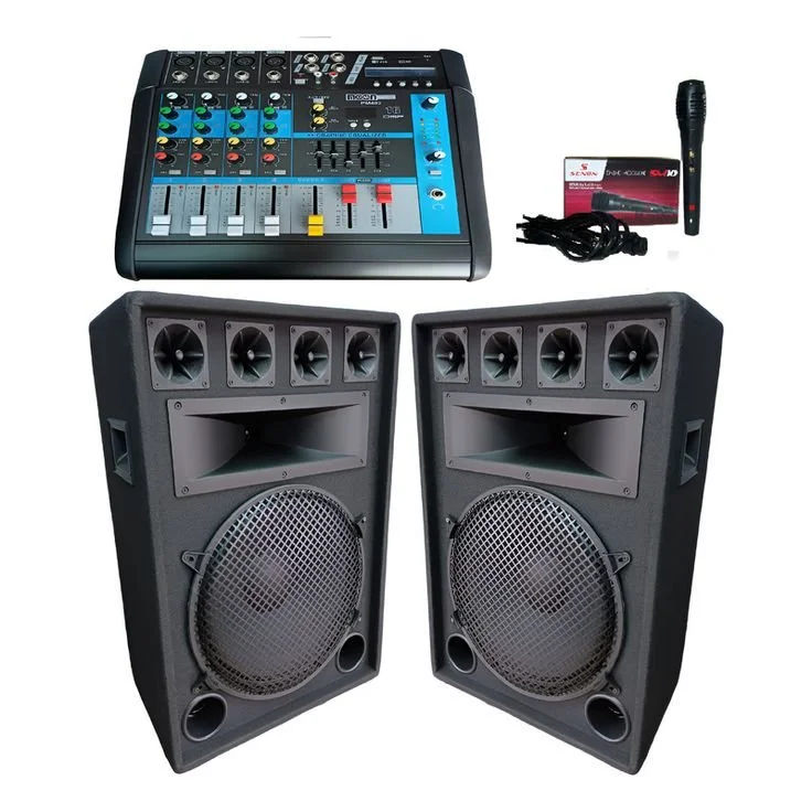 Un kit de sonorisation comprenant une table de mixage, deux haut-parleurs, un microphone sans fil, une sortie audio et un câble audio.