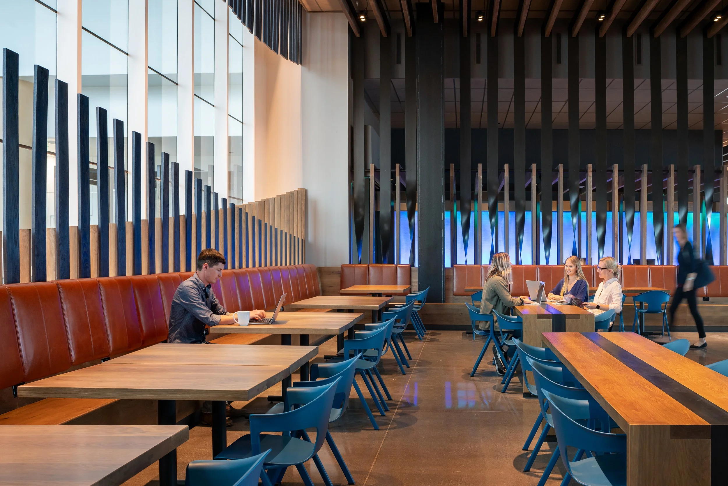 Alaska Lounge_AP_017.jpg