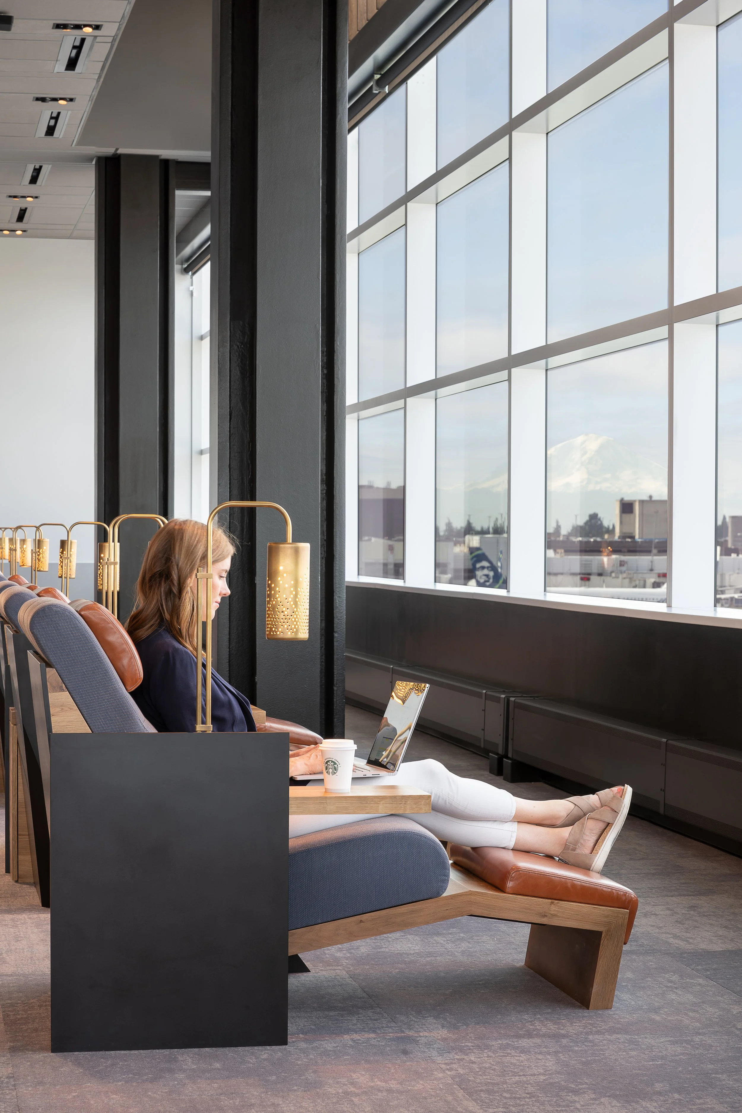 Alaska Lounge_AP_001.jpg