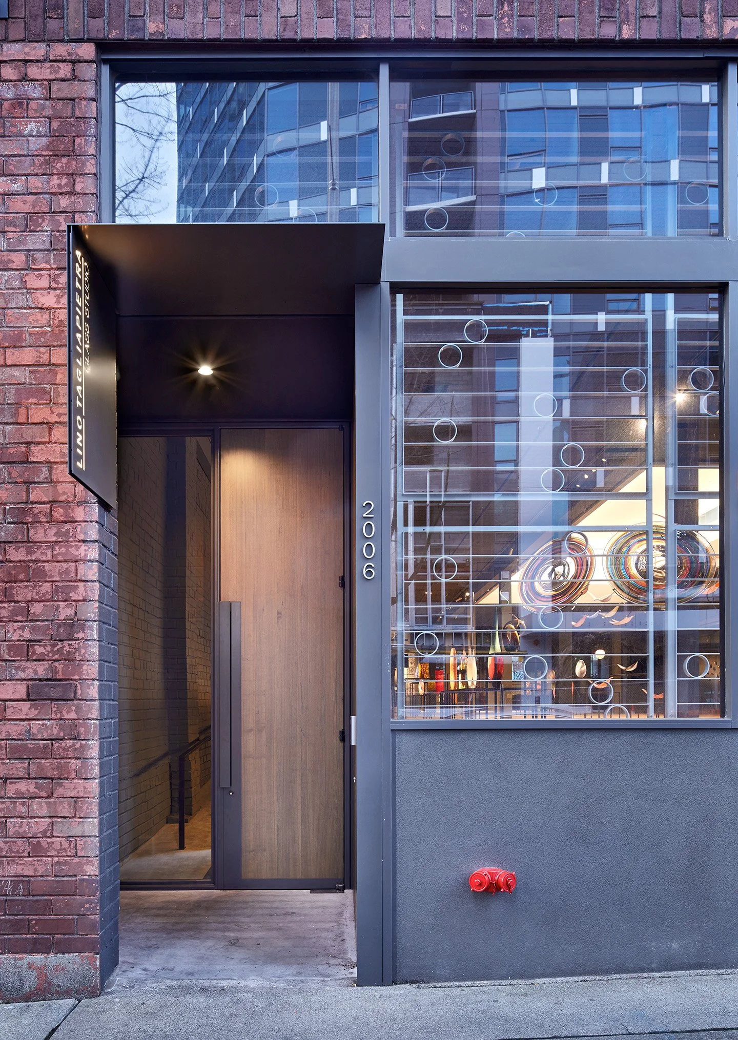 Linos_BB_011_low res.jpg