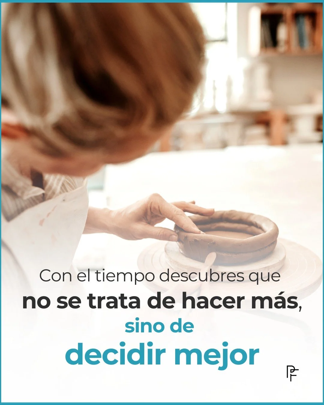 Hace unos a&ntilde;os, yo tambi&eacute;n med&iacute;a mi valor por las horas que trabajaba.

Cre&iacute;a que mientras m&aacute;s hac&iacute;a, m&aacute;s demostraba mi compromiso.

Hasta que un d&iacute;a ca&iacute; en cuenta de algo que parece simp