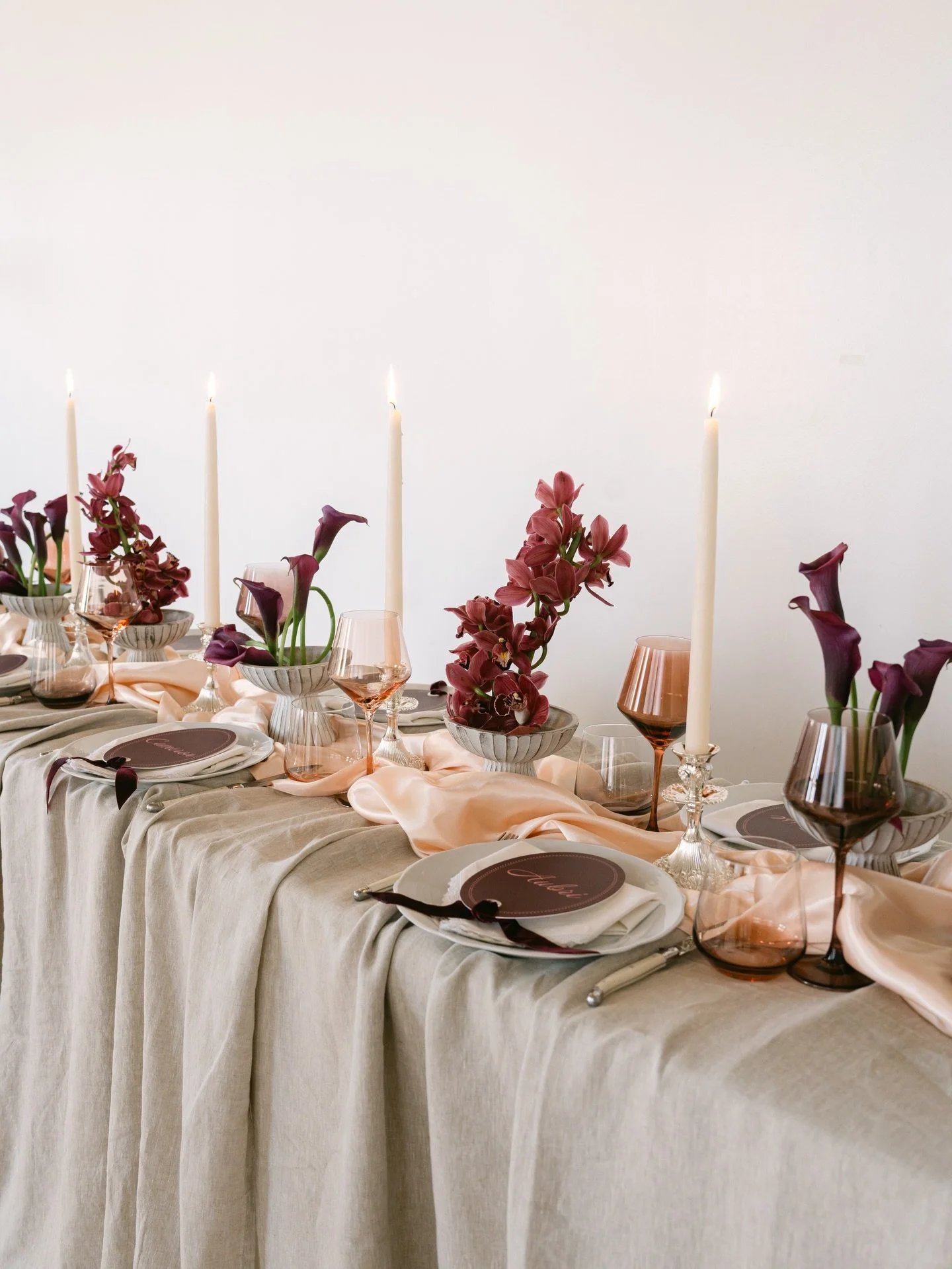 The power of keeping it simple.

Photography @kateelainephoto 
Floral Design @fleurishdesignstudios 
Stationery @taylorpvaughan 

#eventdesigner #eventplanning #eventstyling #floral #tablescape