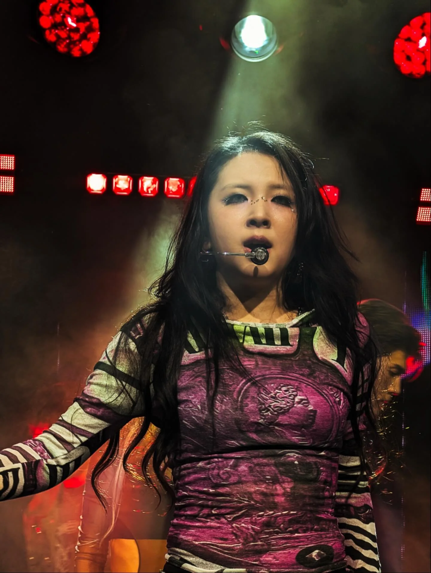 Powerful Jiwoo!
Where To Now Tour
&spades;️&hearts;️&clubs;️&diams;️
@_zziwooo0
@official_kard 

Madrid, Spain 🇪🇸 

#KARD #KARDinMadrid #WhereToNow #WhereToNowTour #KARDTour #KARDLive #KARDConcert #KpopConcert #HiddenKard #KARDFans #BMKARD #JsephKA